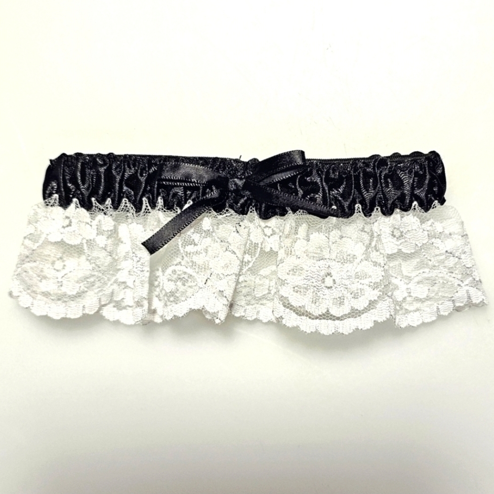 🇨🇦 La Senza Black & White Lace Garter